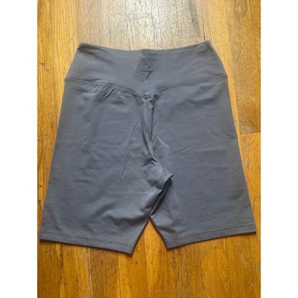 GYMSHARK "STRONG WOMEN" SHORTS-GREY BNWOT-BIKER STYLE - Picture 3 of 4